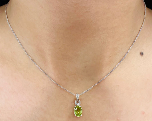 10k White Gold Peridot Nacklace