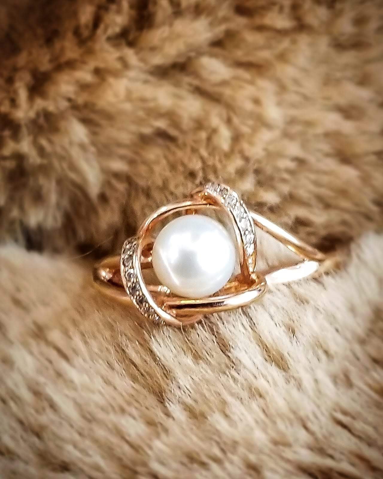 10k RoseGold Pearl and Diamond Ring